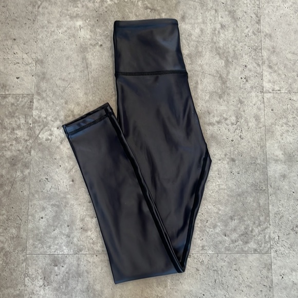 Black Metallic Light n Tight Hi-rise 7/8 24". Size 0 - Picture 4 of 5